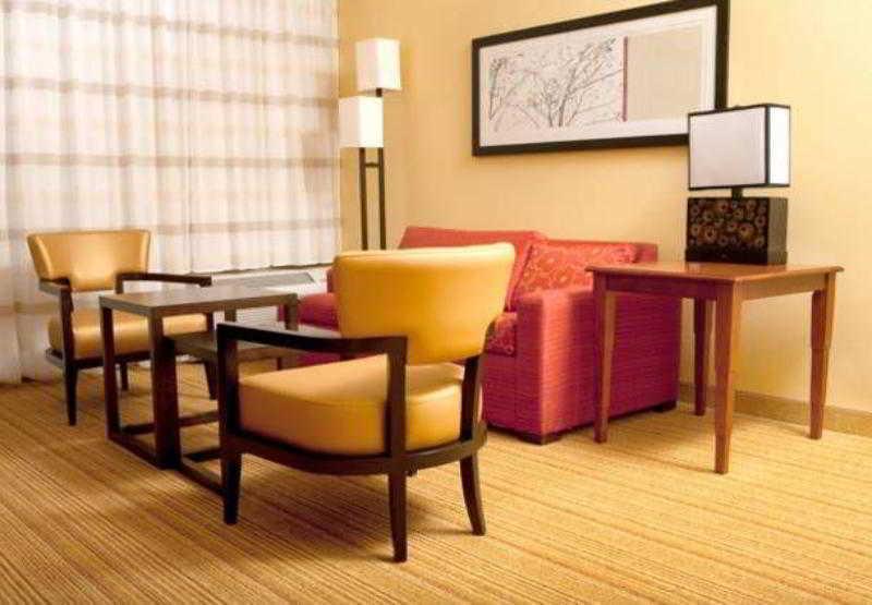 Готель Courtyard By Marriott Норман Номер фото